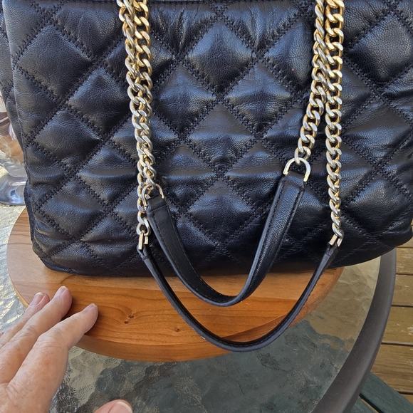 Tory Burch Black Willa Quilted Leather Tote/Shoulder Bag w/ Black L.& Gold Chain - Picture 10 of 13